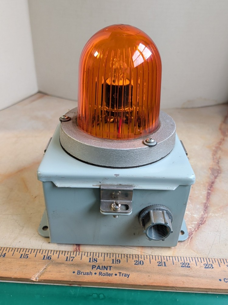 MILL SPECIALTIES POWER STROBE 3000 STROBE LIGHT