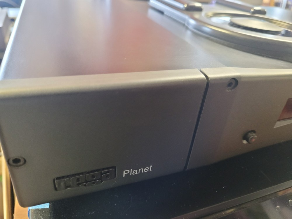 REGA Planet 2000 Ultimate CD Player With Remote & org Box Excellent Condition