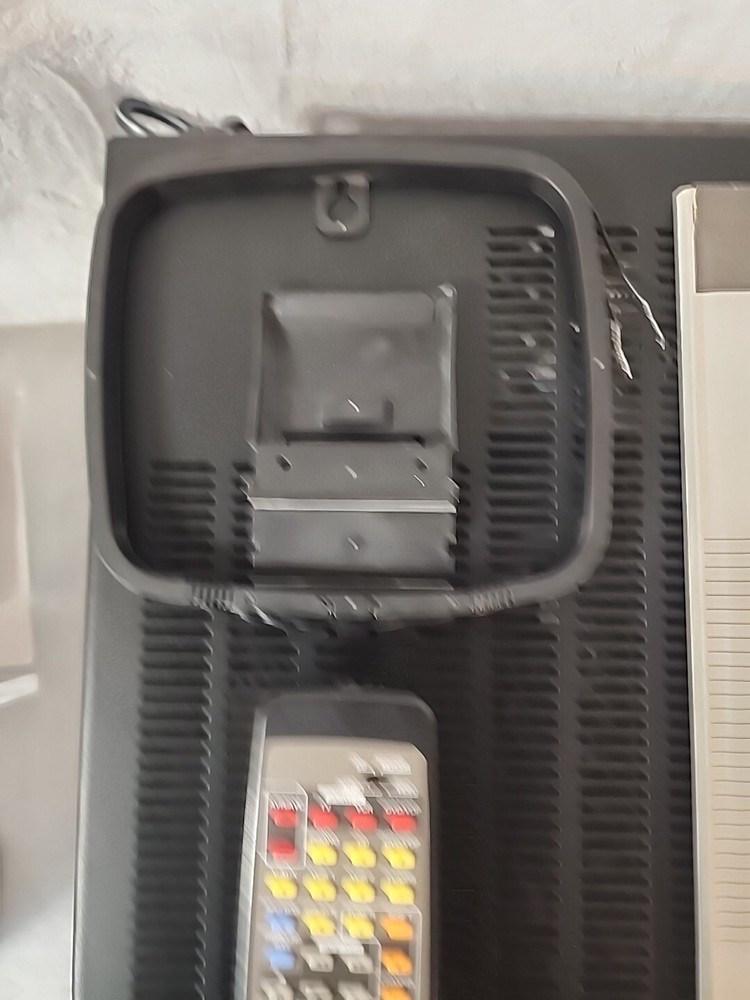 Denon AVR-1802 Receiver Bundle with Remote, Loop & Manual. Tested