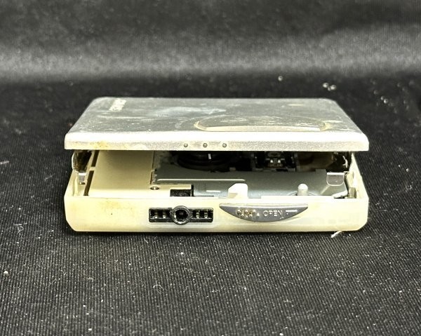 Sharp MD-ST500 MiniDisc Player Silver Portable MD Powers On Junk