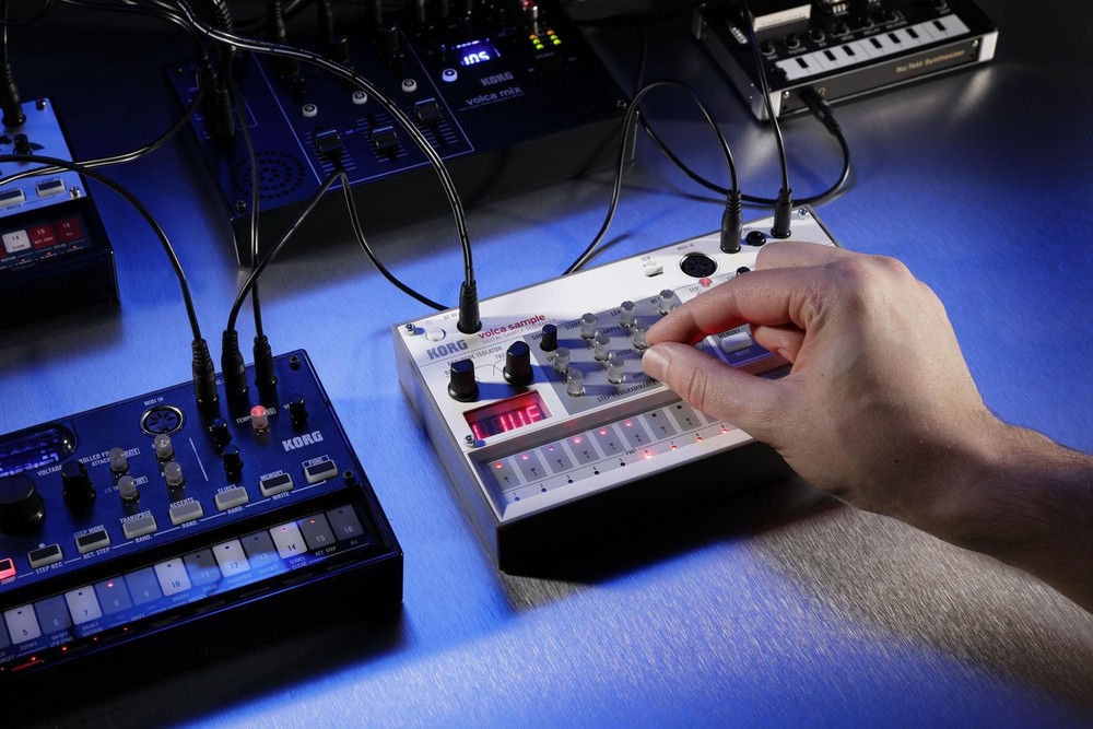 KORG volca sample2 Digital Sampler Synthesizer (Battery Powered)