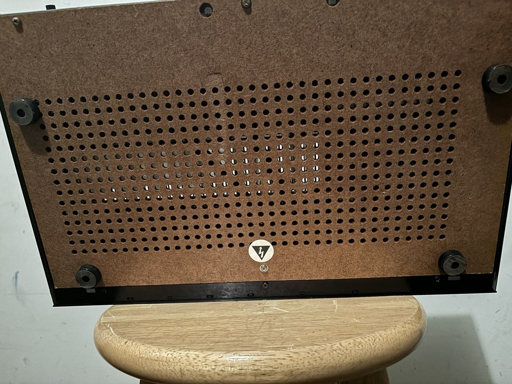 MCS SERIES 3870 STEREO INTEGRATED AMPLIFIER - POWERS ON