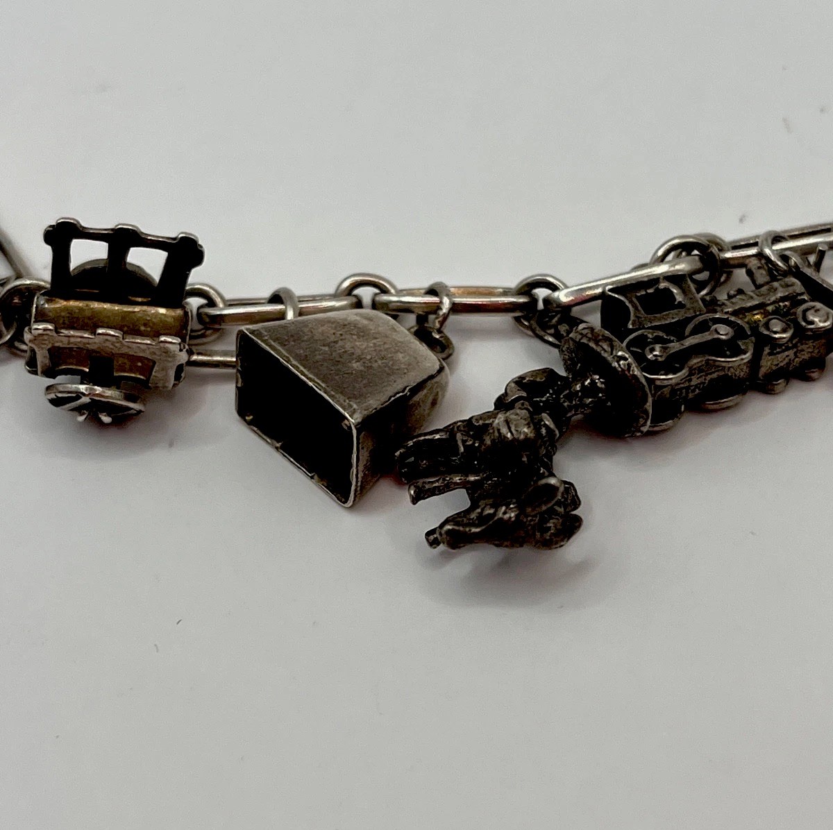 Vintage 7.5” Sterling Silver 925 Charm Bracelet With 19 Charms SW CA Articulated