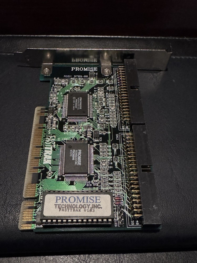 Promise Technology Inc. Fasttrack Ultra ATA/ EIDE RAID Host Adapter