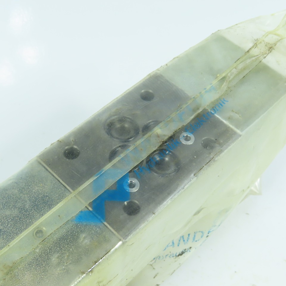 Wandfluh AQ4Z60-S2172 Integral Pressure Reversal Operated Hydraulic Spool Valve