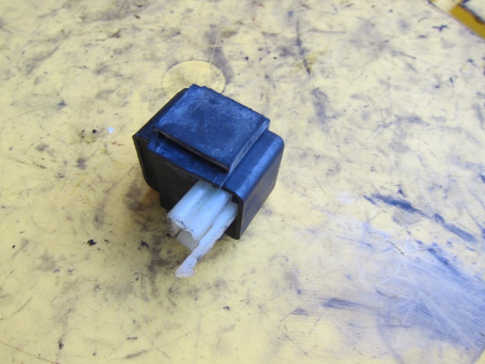 1995 Suzuki GS500 E OEM RELAY