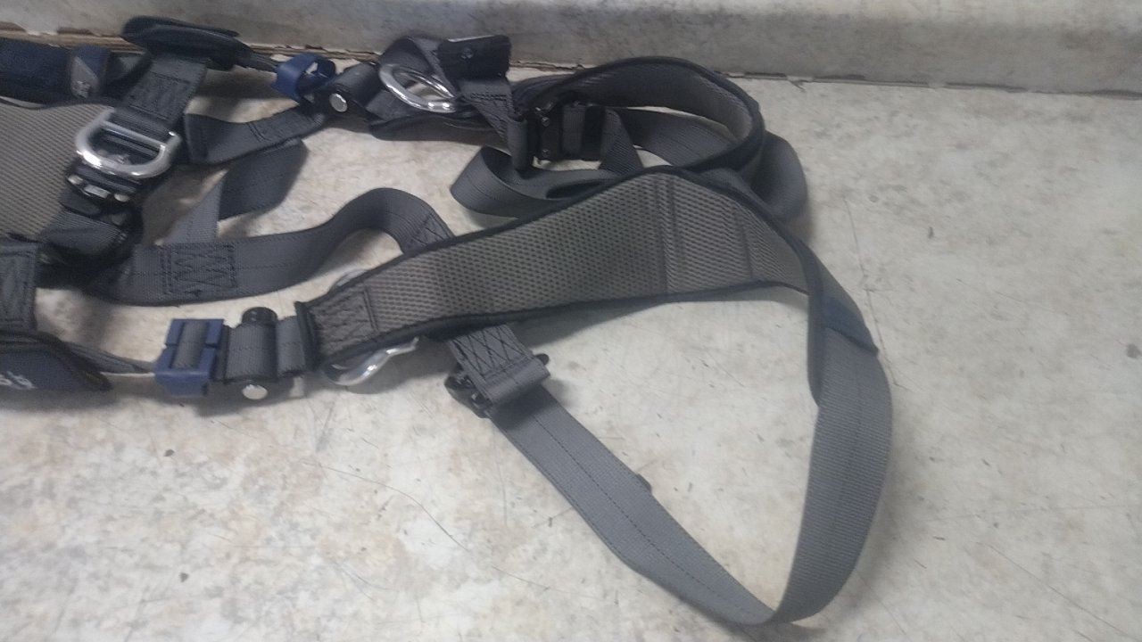3M DBI-Sala 1140123 Size L 420 Lb Weight Cap Full Body Harness
