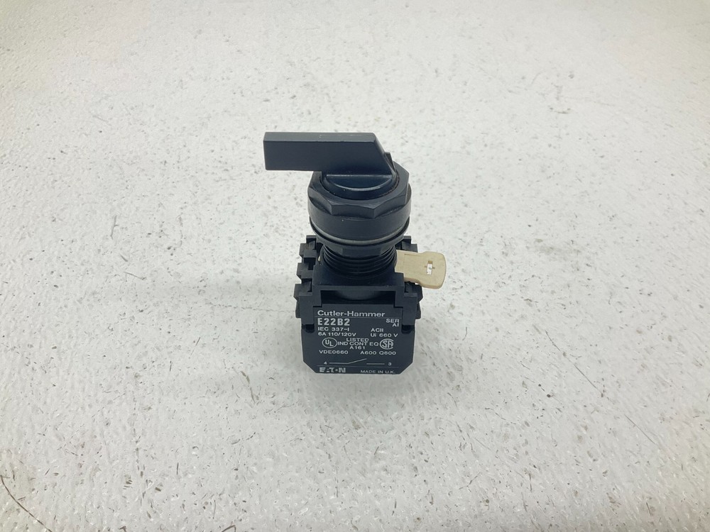 Cutler Hammer Eaton E22B2 2 Position Momentary Selector Switch Ser. A1 (TSC)