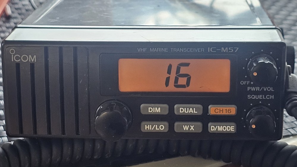 ICOM ic-M57 VHF Marine Transeiver (3)
