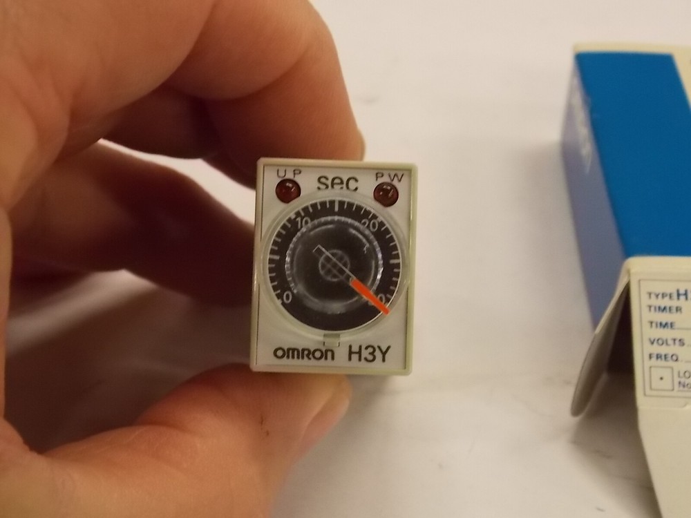 New Omron Solid State Miniature Timer H3Y-4 4PDT 0-30 sec 220vac K5