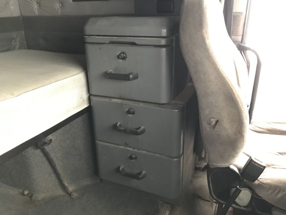 Volvo VNL Left/Driver Sleeper Cabinet - Used