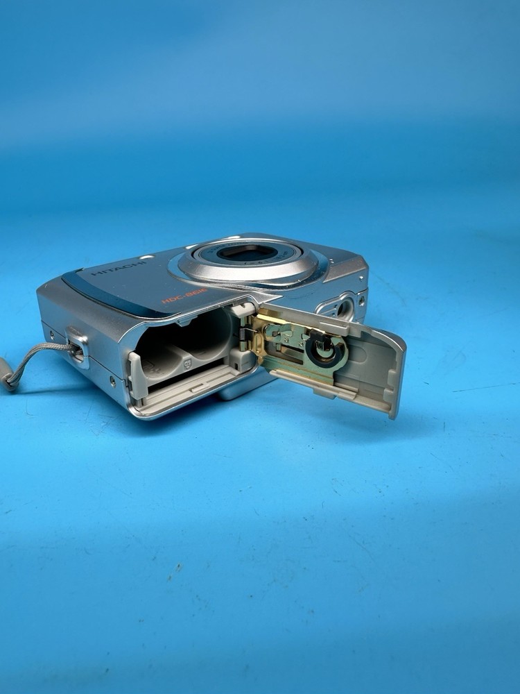 Hitachi Digital Camera HDC-861E 8.0MP Silver Tested