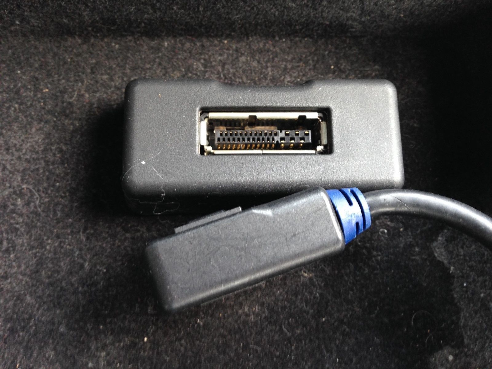 Genuine Audi/VW AMI iPod® /iPhone® Cable MDI 30-PIN Adapter Charger 4F0051510K