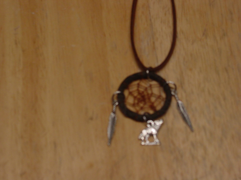 DREAMCATCHER WOLF FEATHER NECKLACE ( BROWN )
