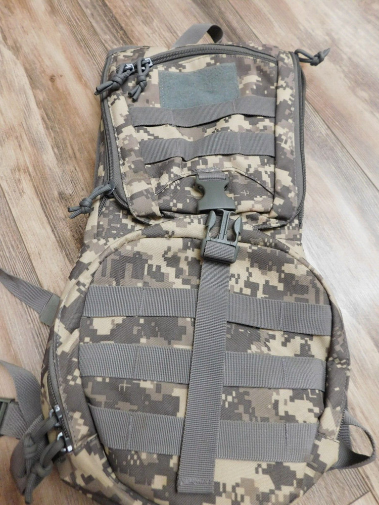 3L 100 oz CAMO HYDRATION CARRIER ( NO BLADDER) NEW