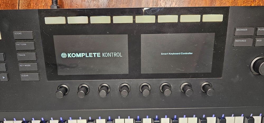 Native Instruments Komplete Kontrol S61 MK2 61 Key Keyboard Controller EUC Works