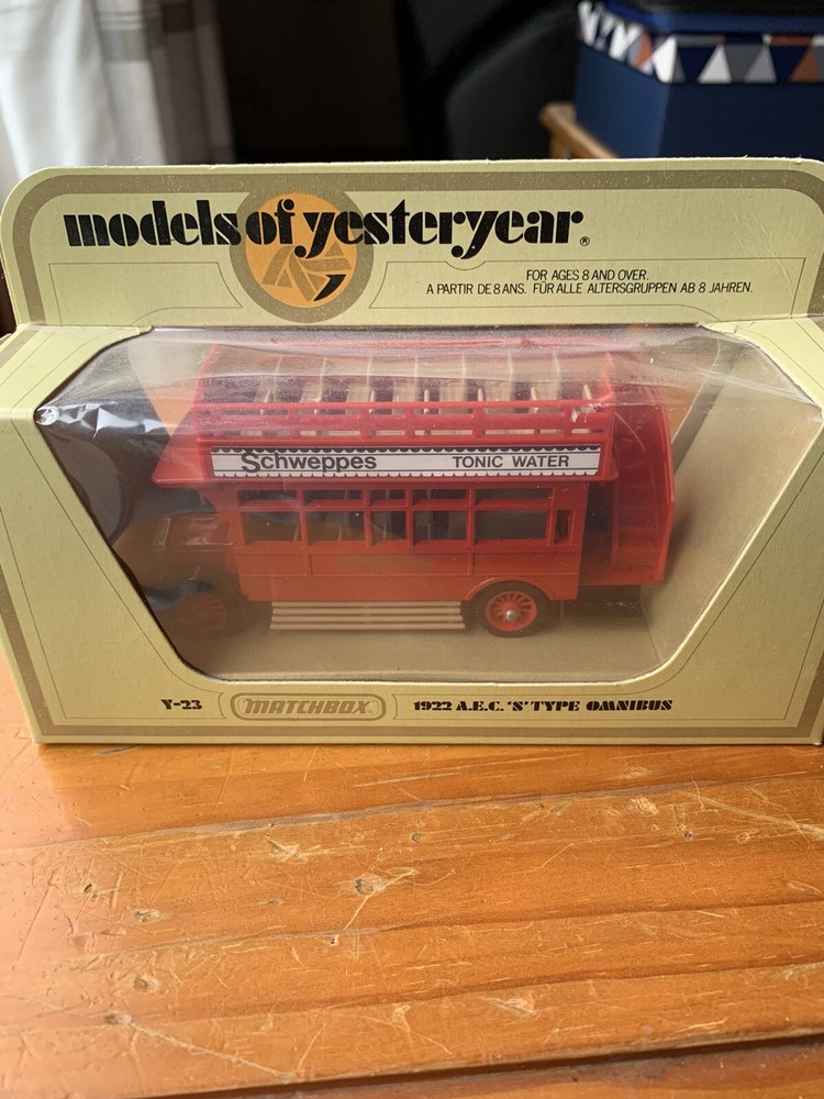 Matchbox Y23 AEC S type omnibus