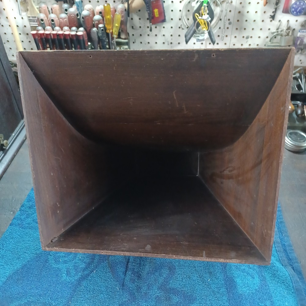 PHONOGRAPH SPEAKER UNKNOWN BRAND
