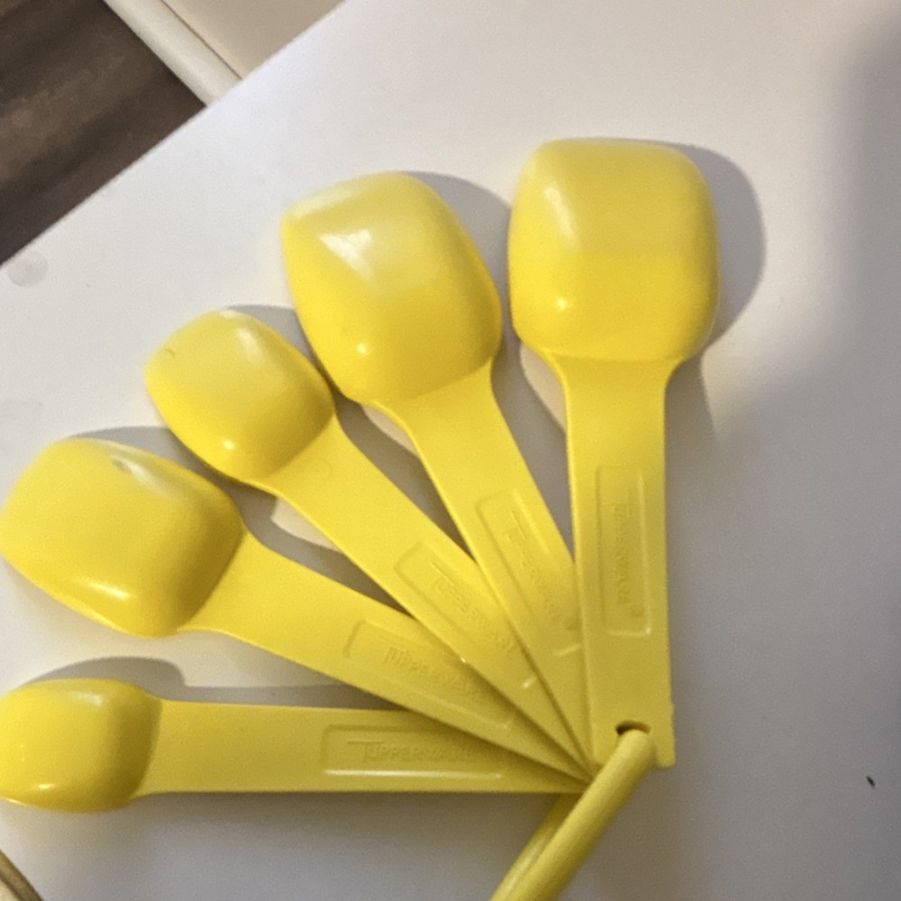 Tupperware Yellow Nesting Measuring Spoons Set 5 Piece Plastic