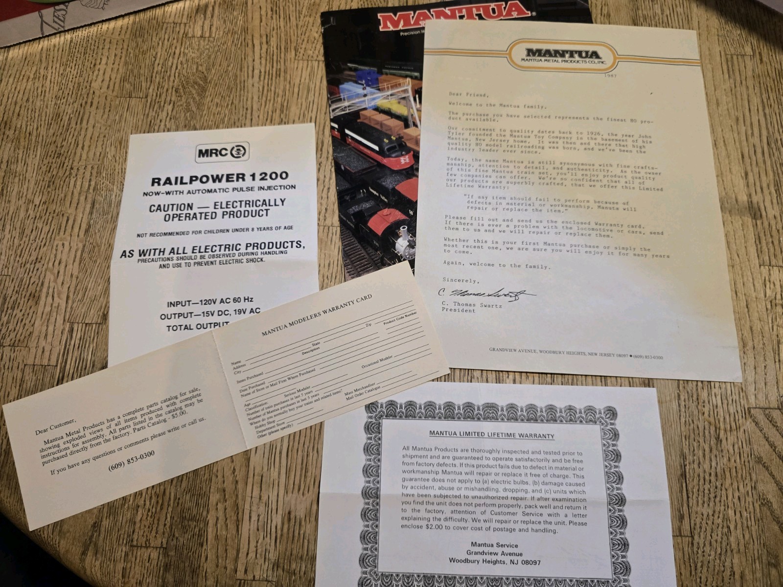 Collectors Mantua HO Train Set with 5 Cars & All Original Paperwork