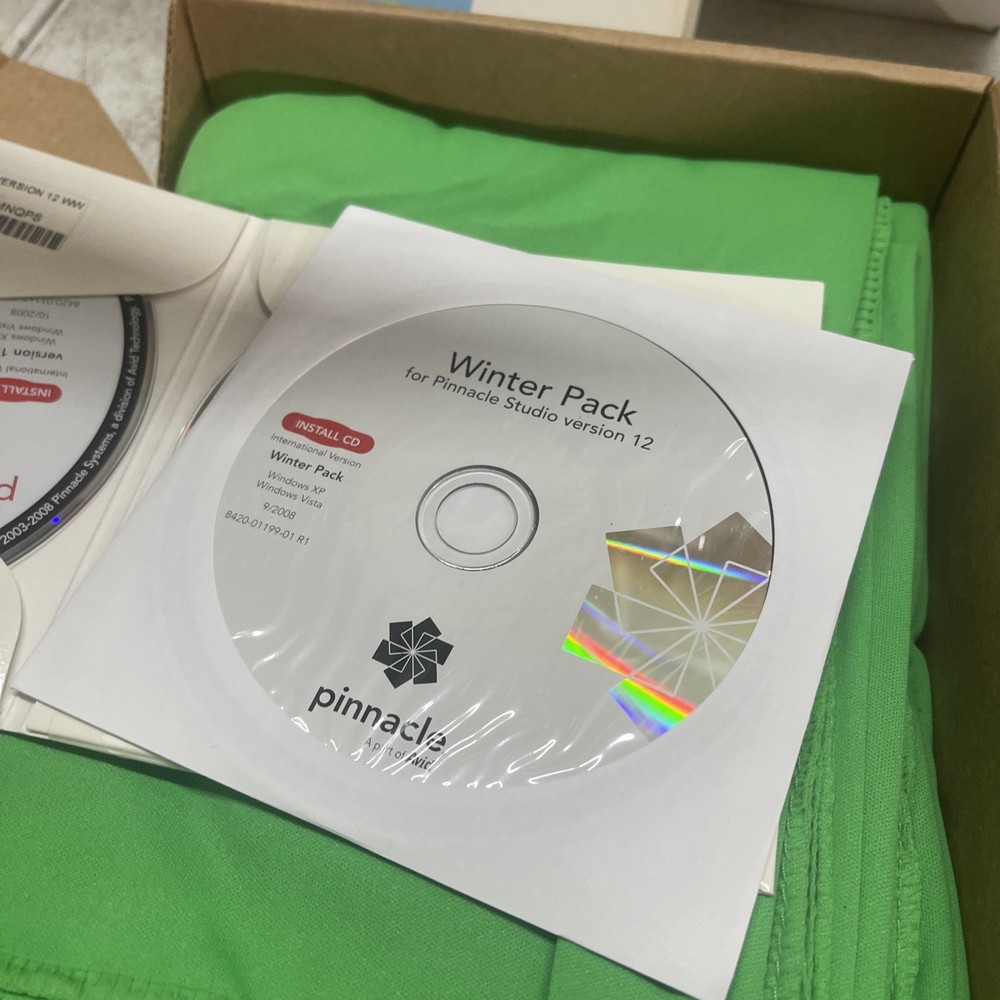 PINNACLE STUDIO ULTIMATE Version 12 Home Movie Making/Editing + Green Screen