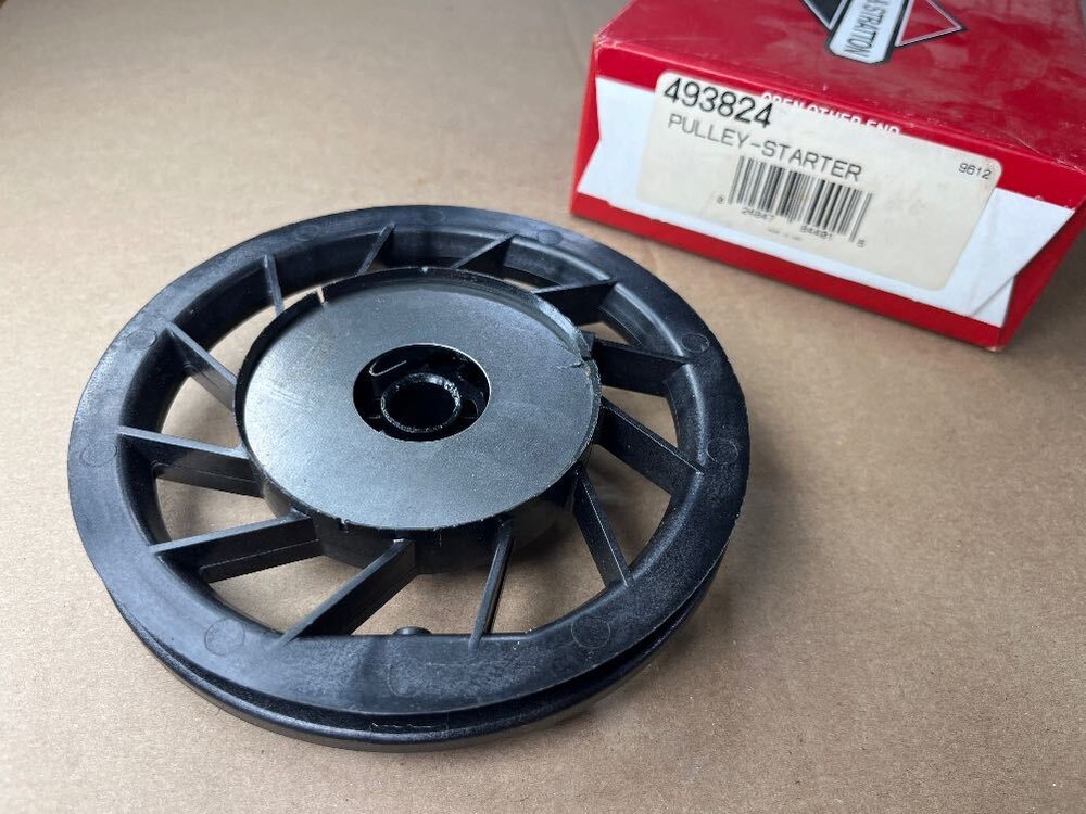 Briggs & Stratton 493824 PULLEY/SPRING ASSY