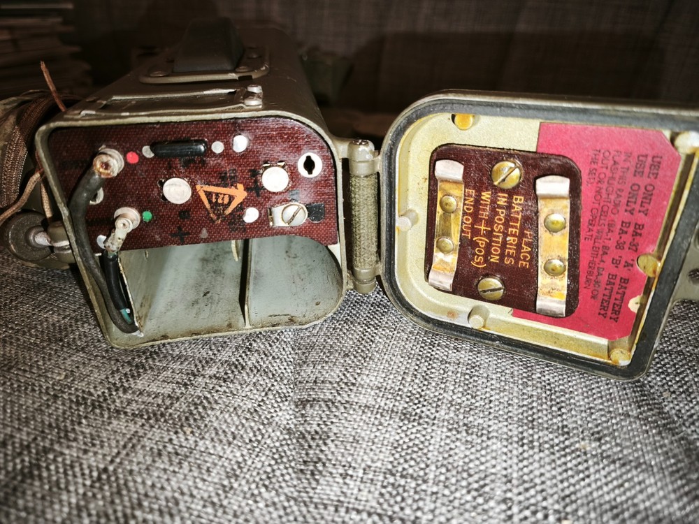 WWII US Signal Corps BC-611-C “Handy Talky” Radio Receiver / Transmitter