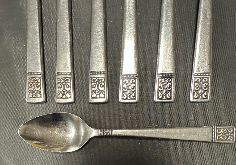 14 Pieces Custom Design Japan CUD1 Pattern Stainless Flatware Silverware