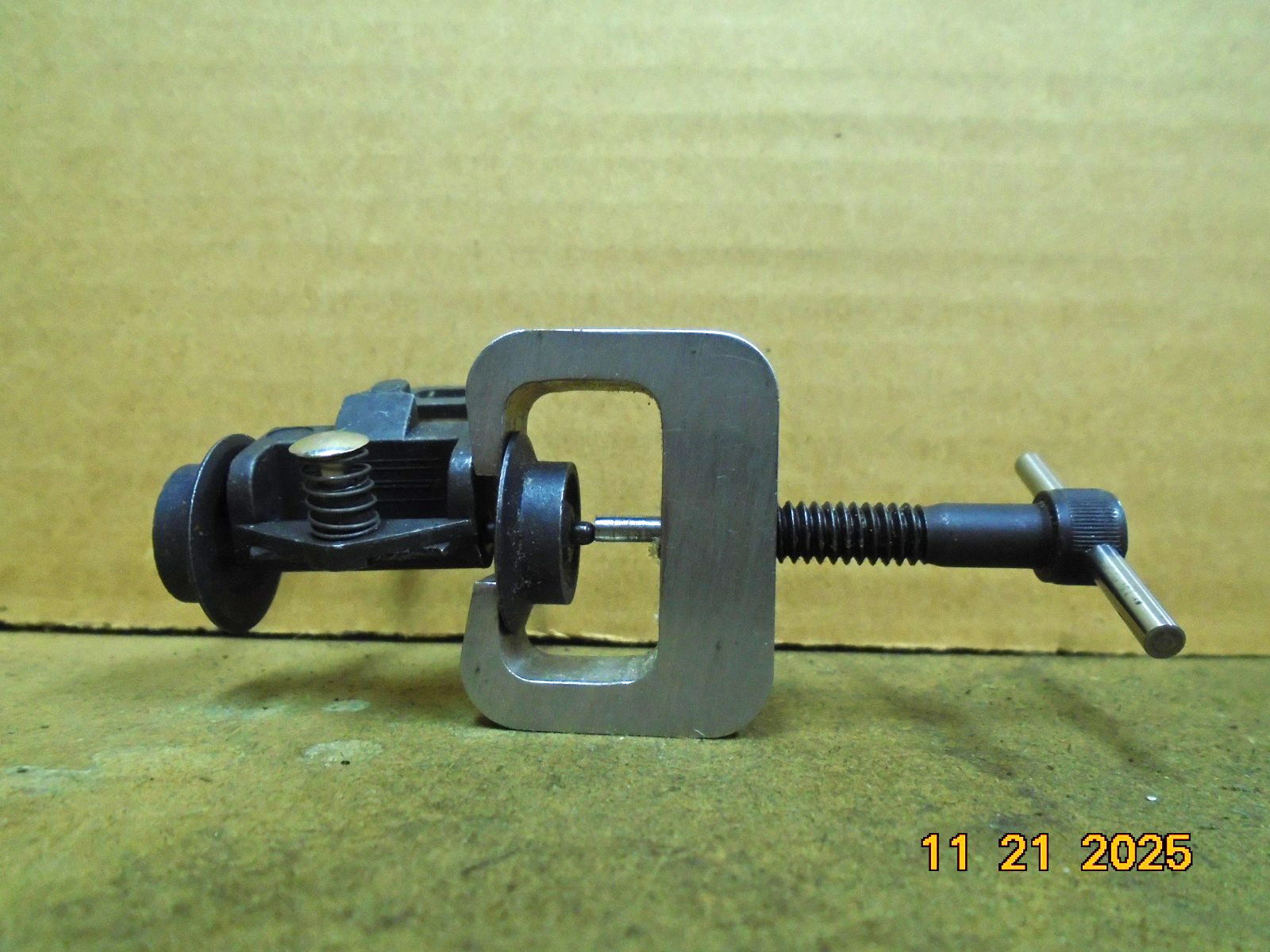 LIONEL SERVICE TOOL ST-311 SMALL WHEEL PULLER HARD STEEL MANY USES SEE PICTURES