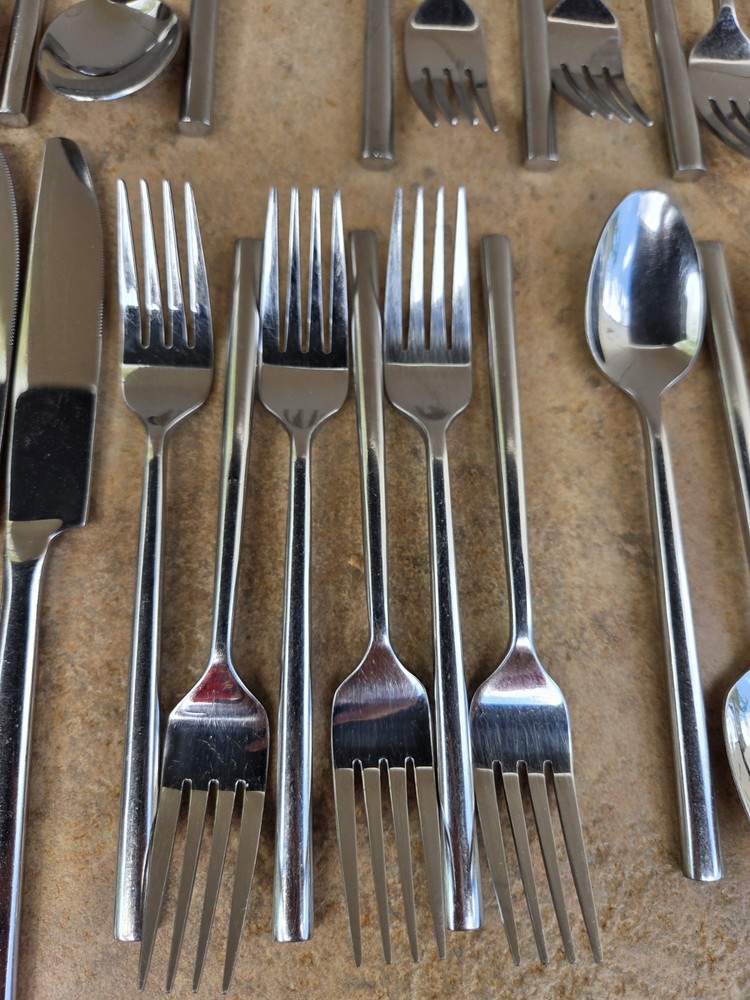 Oneida "Roman" Stainless Steel Flatware ~ 32 pcs
