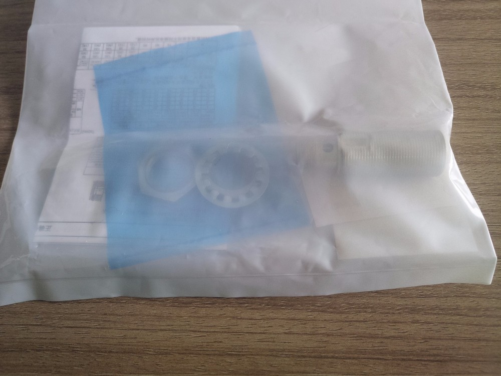 1PC New Omron E2A-M18KS08-M1-B1 Proximity Switch Sensor E2AM18KS08M1B1