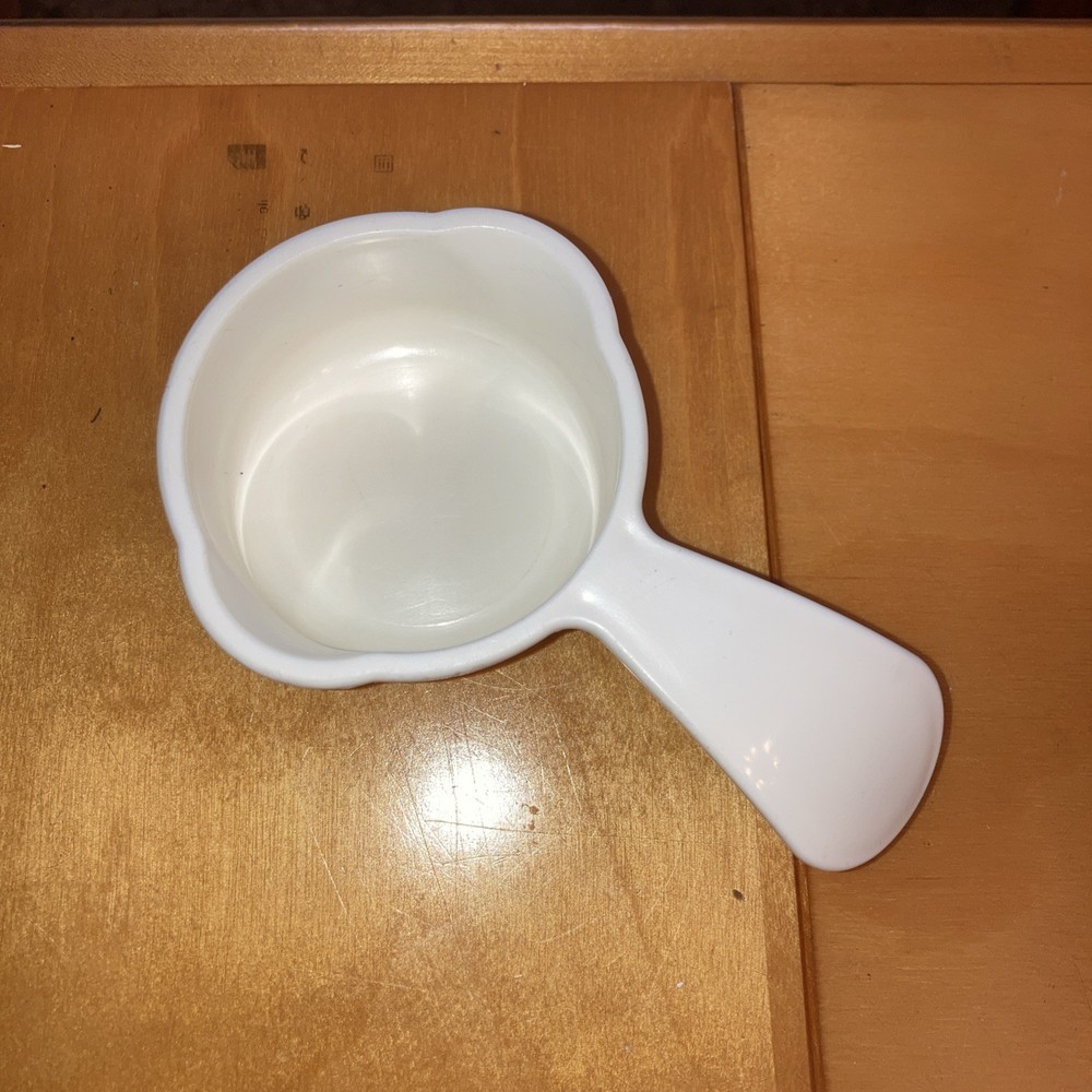 Set Lot 6 White Tupperware Measuring Cups Stackable Curved Handle Double Spouts