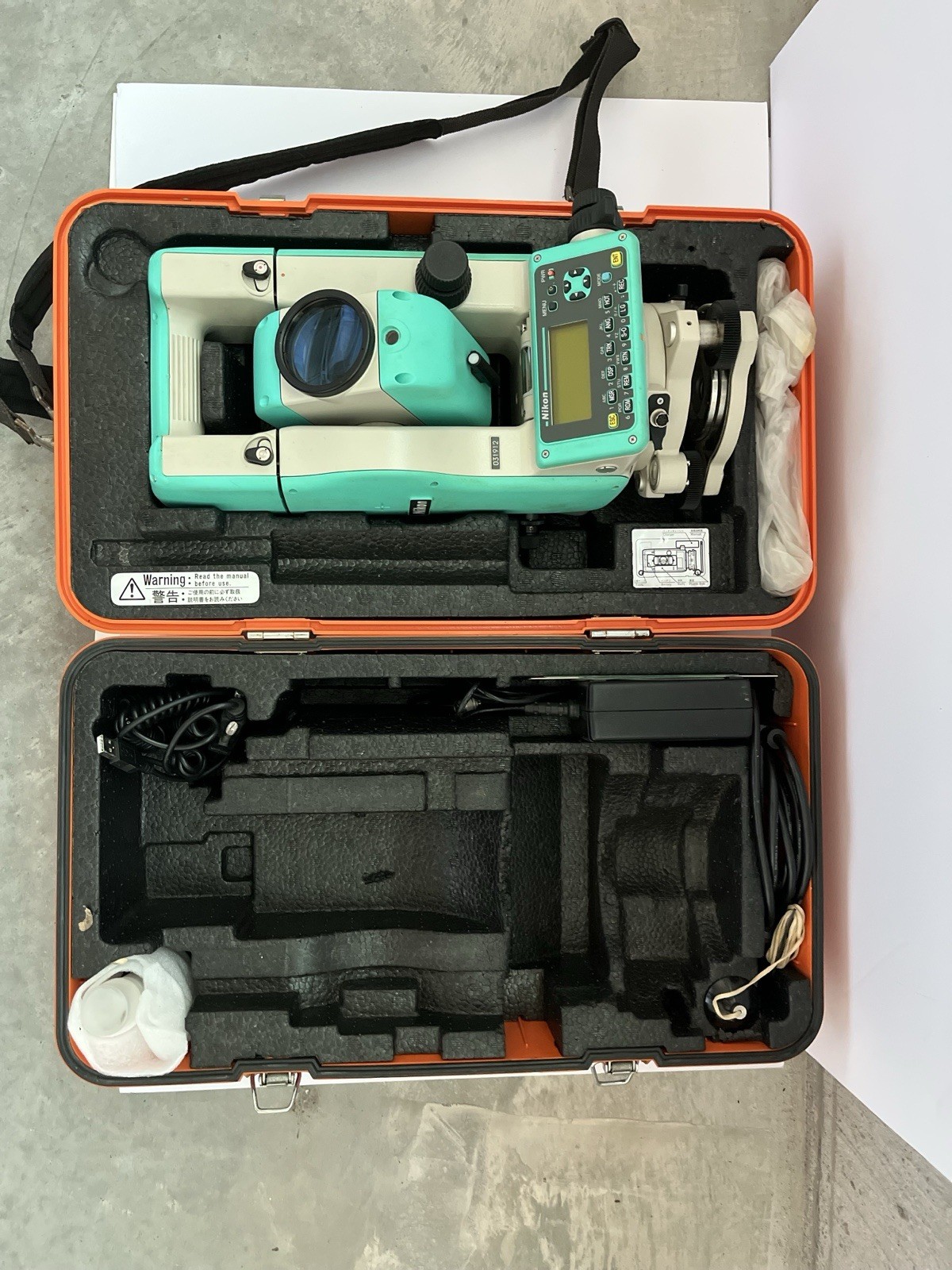 Nikon DTM-520 Total Station Surveying Instrument w/ Case