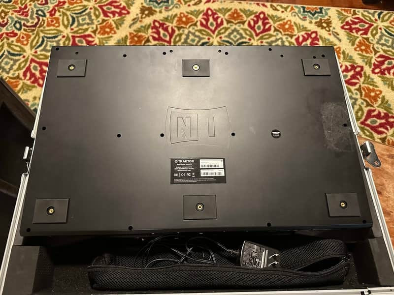 Native Instruments Traktor Kontrol S8 4-channel DJ Controller W/ USB Cable!