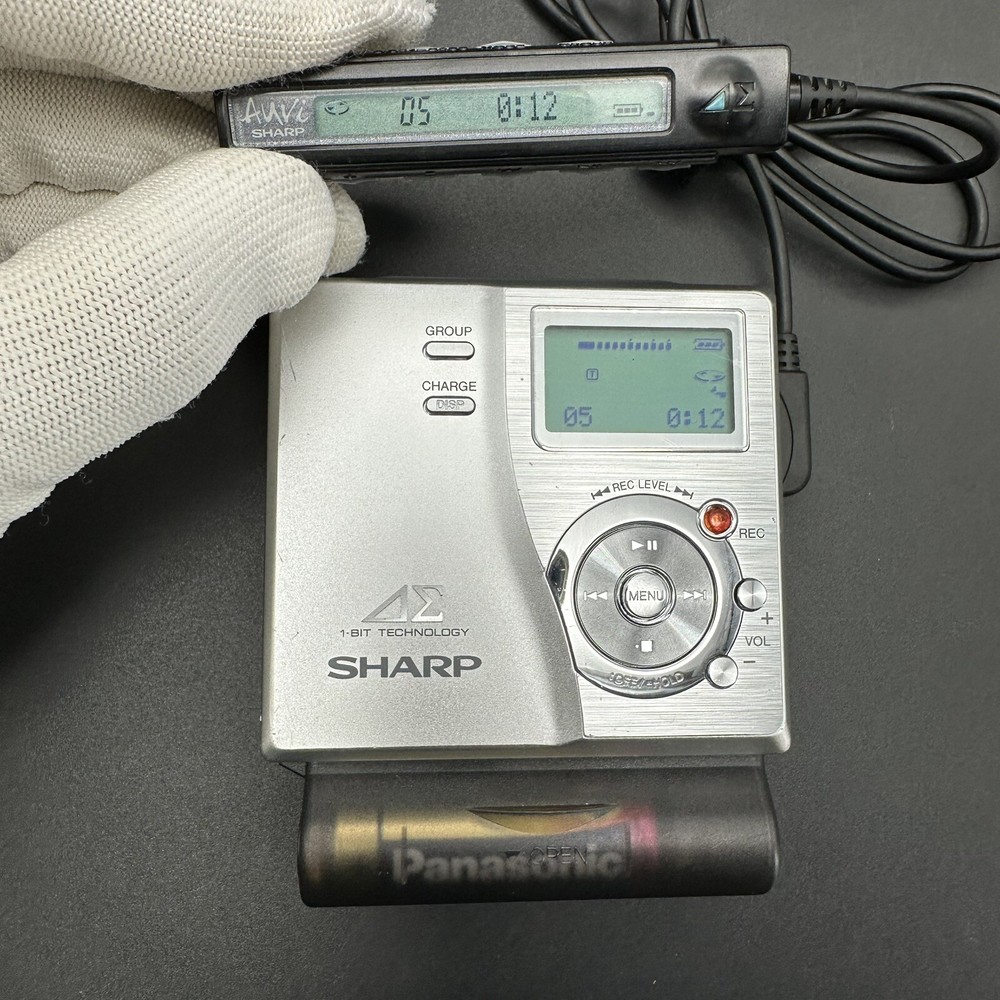 SHARP Portable MD Recorder MD-DS77 MD-DR7 Player MD-DS77 Please read carefully