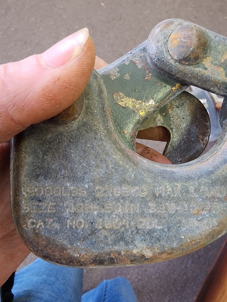 Klein Tools Haven's Grip with Swing Latch - (1604-20L)