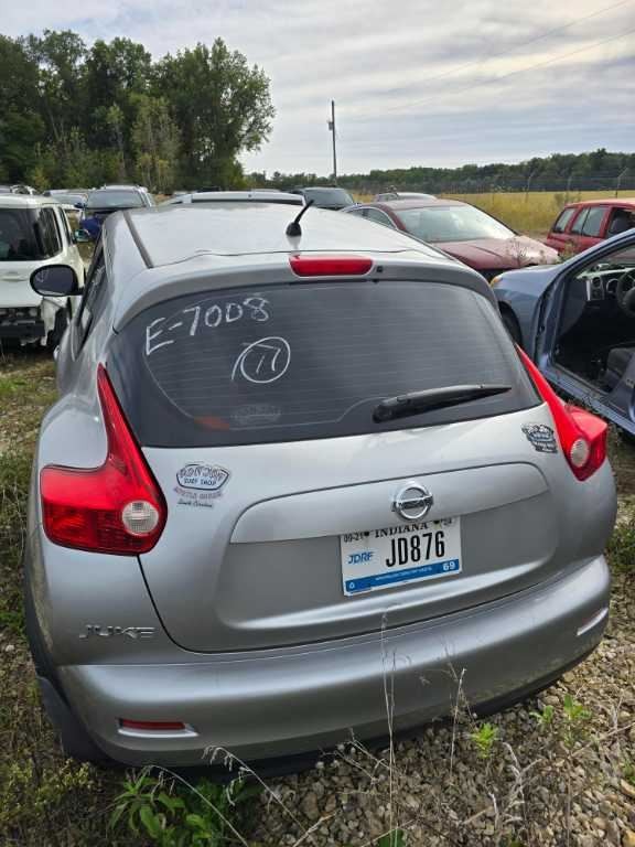2011 JUKE BLACK GLOVE BOX 359373