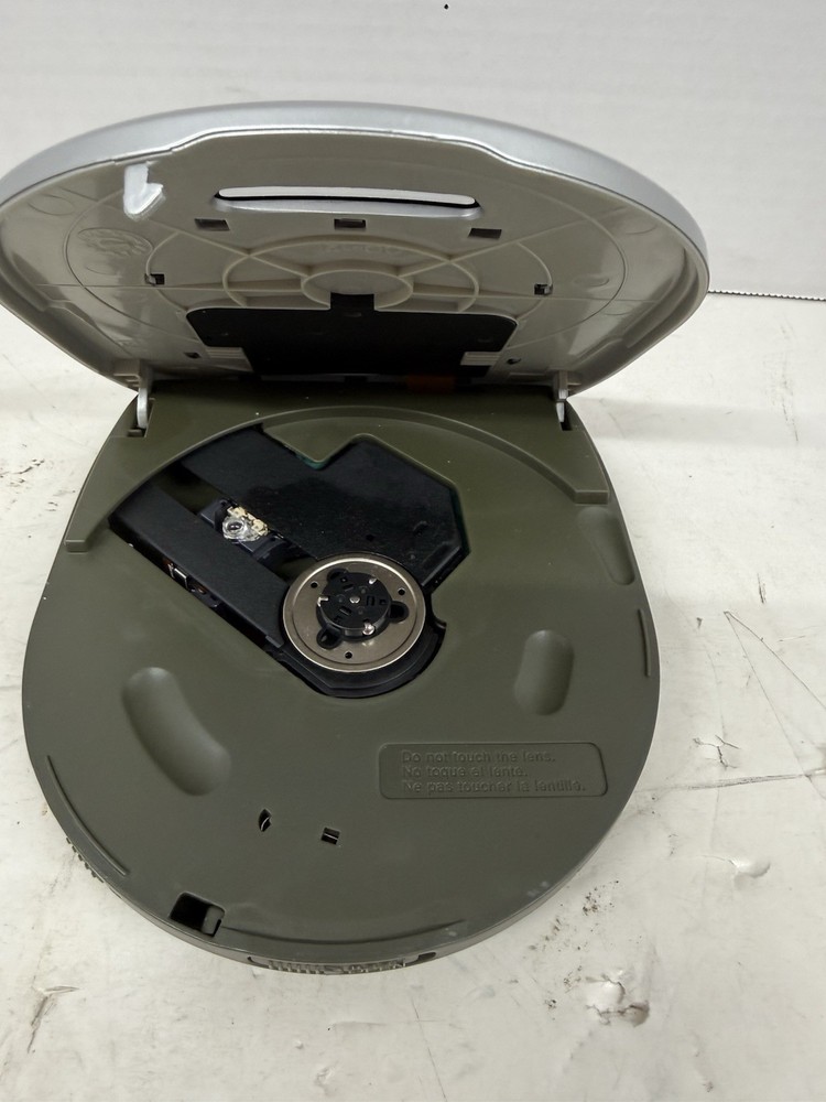 Lenox Sound Digital Programmable Compact Disc Player, AS-IS, Corrosion