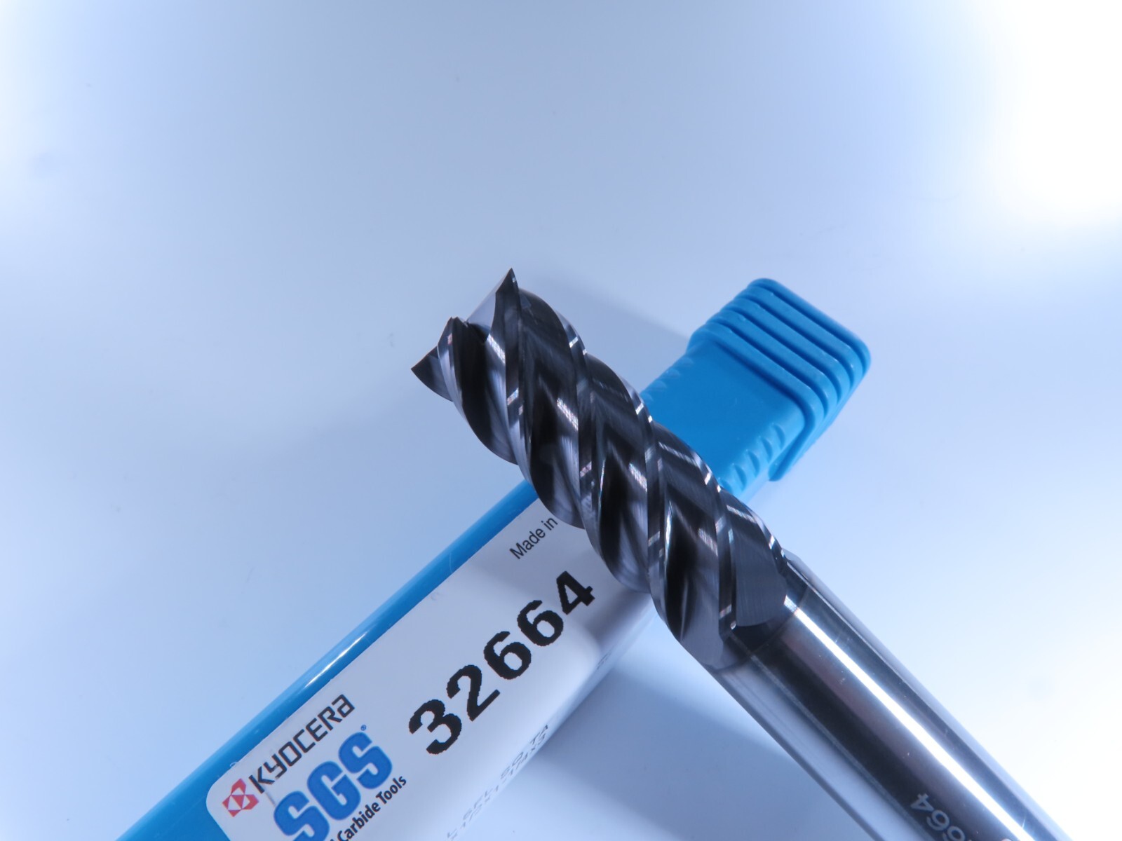 NEW KYOCERA SGS 32664 V-CARB SOLID CARBIDE 1/2" END MILL 5 FLUTE MILLING TOOL