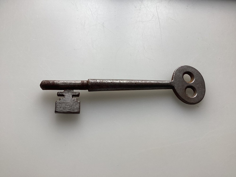 ANTIQUE, LARGE SOLID BARREL MASTER KEY … VICTORIAN / EDWARDIAN (REF A16)