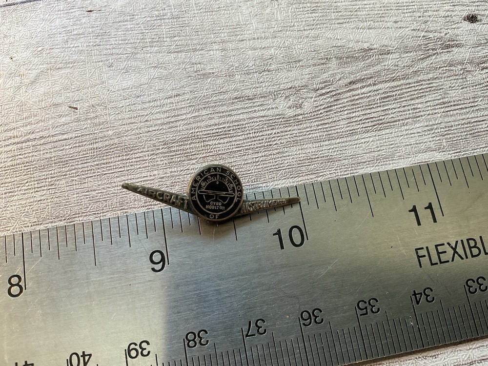ORIGINAL WWII ERA AMERICAN SCHOOL OF AIRCRAFT INSTRUMENTS WINGS PIN