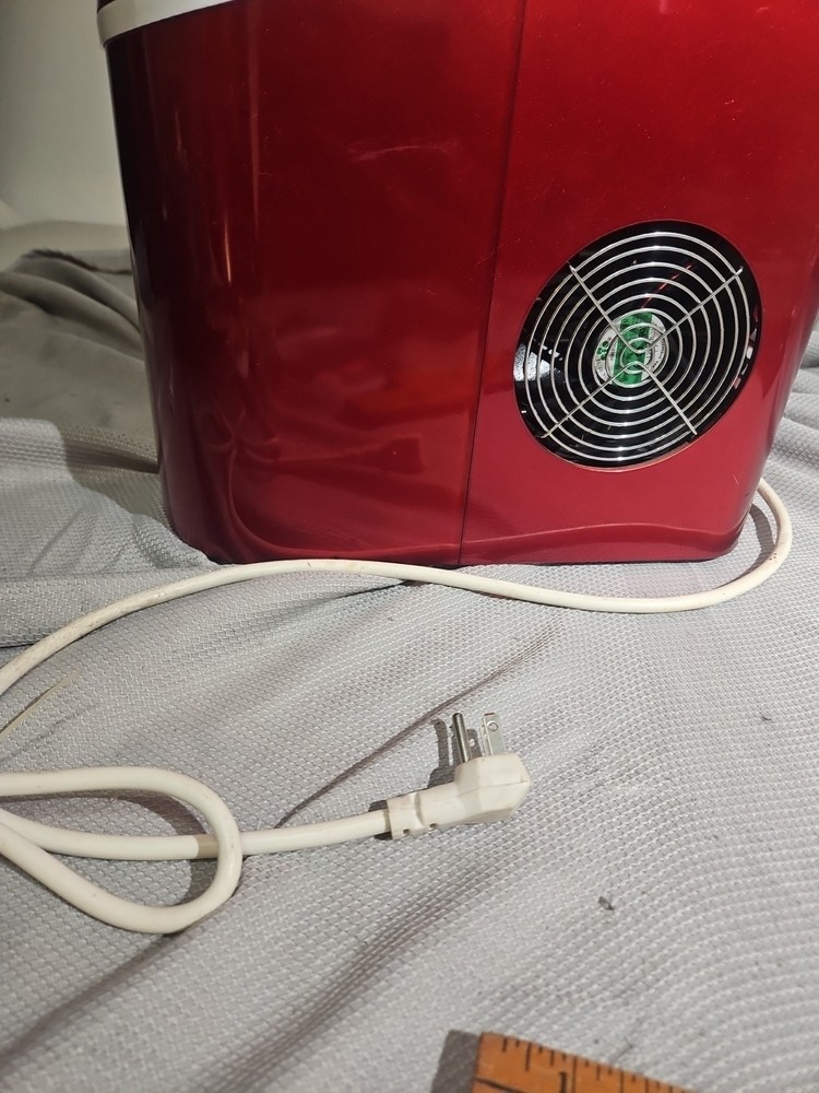 Igloo Portable Ice Cube Maker Model No. ICE102-RED