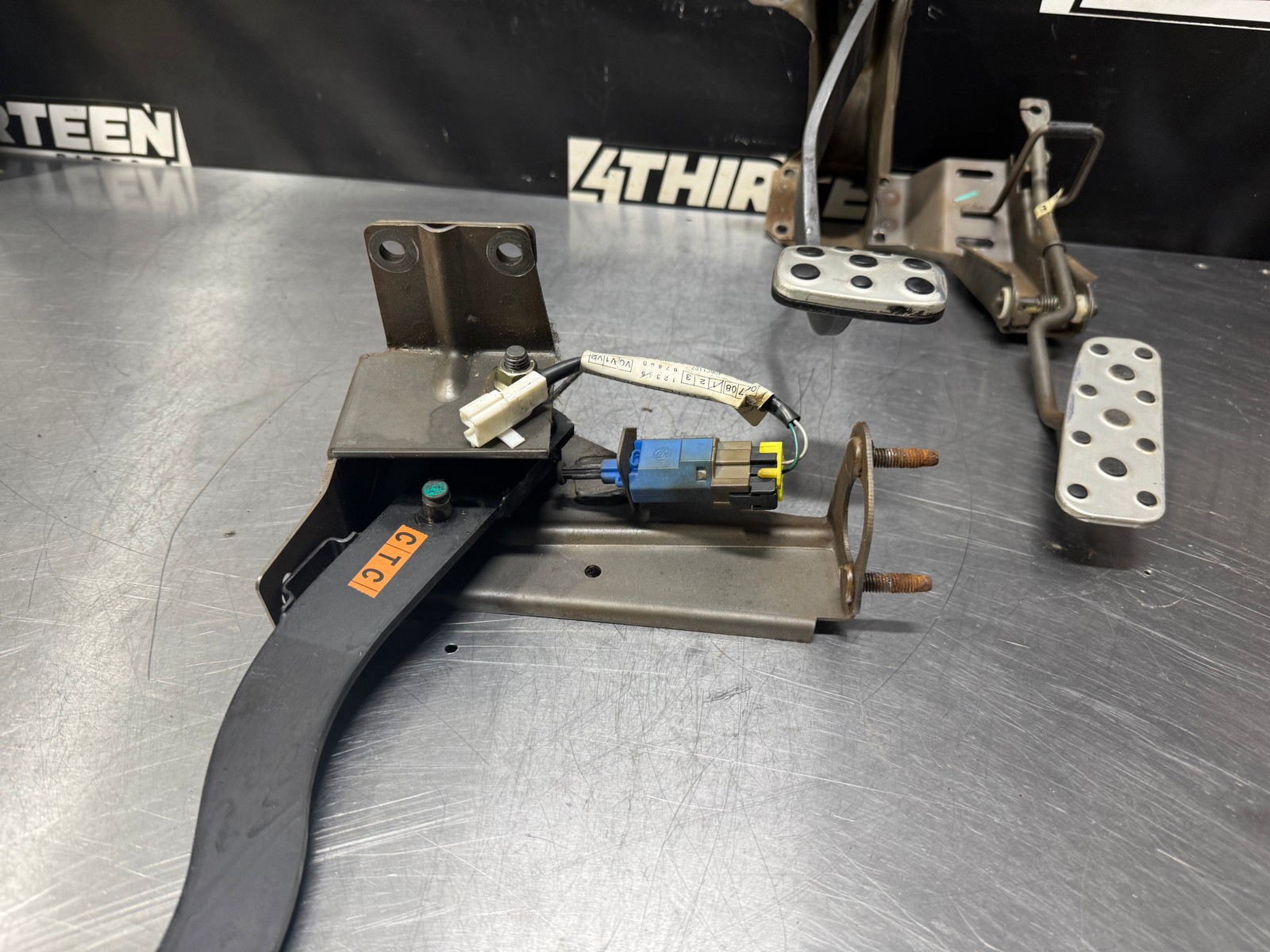 04-06 PONTIAC GTO MANUAL PEDAL ASSEMBLY OEM #L452