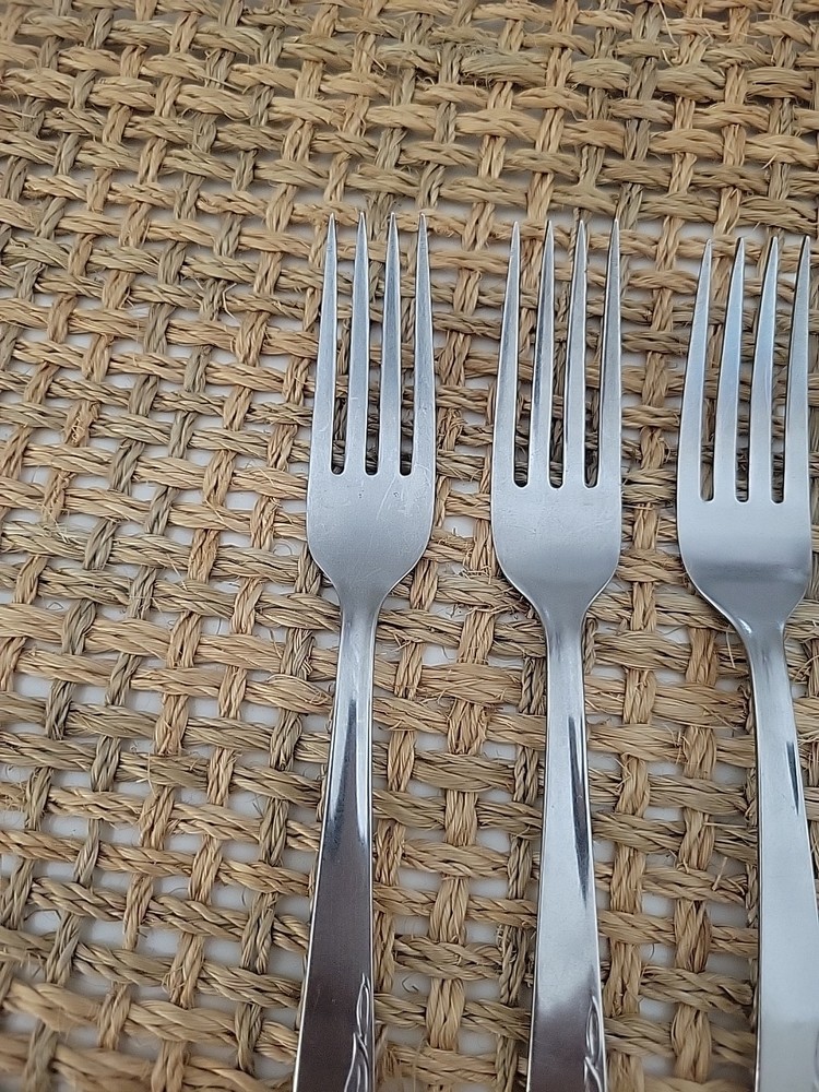 4 Oneida COBBLESTONE Stainless Dinner Forks