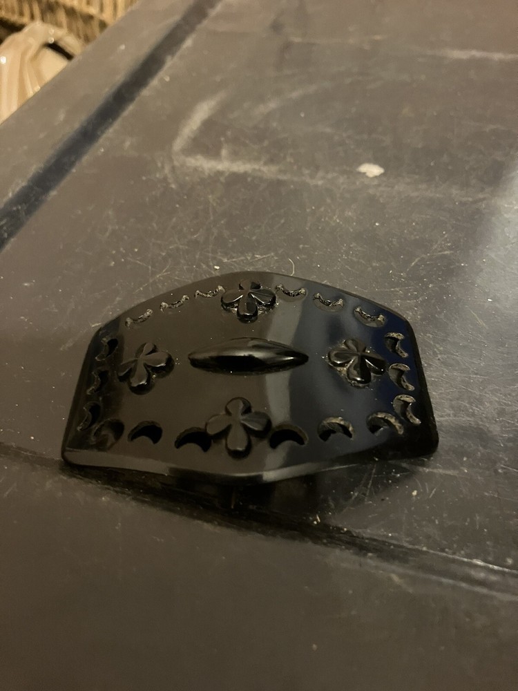 bakerlite or plastic buckle shaped broach