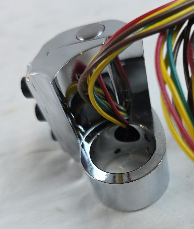 PERFORMANCE MACHINE FOR HARLEY CHROME RIGHT SIDE SWITCH ASSEMBLY 0616-0096