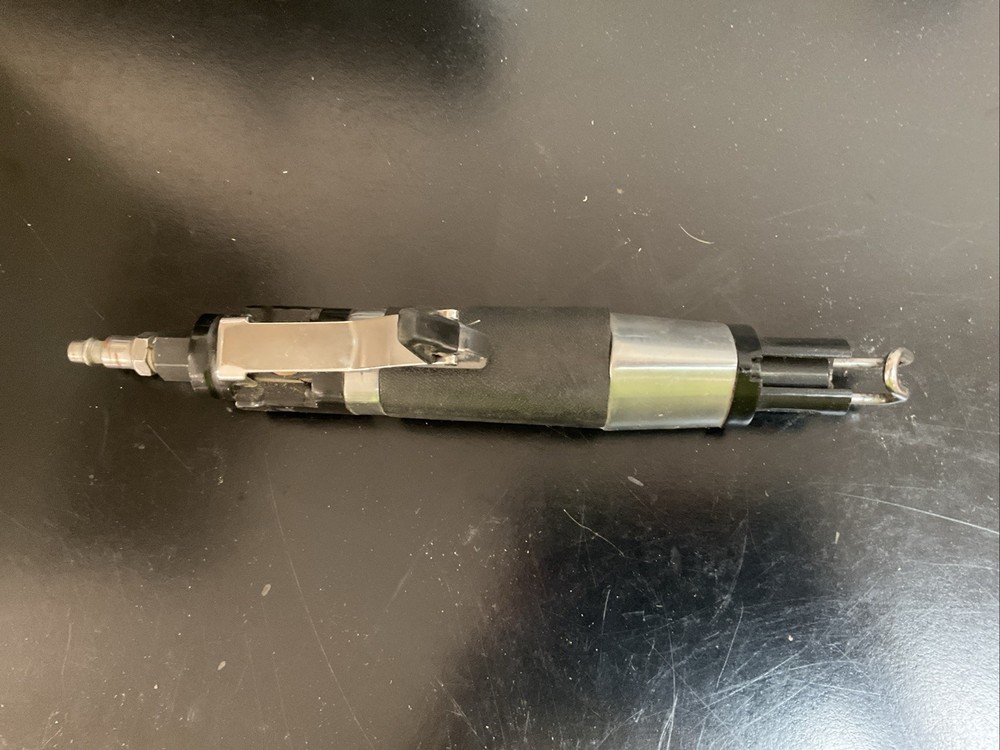 PNEUMATIC SCREWDRIVER