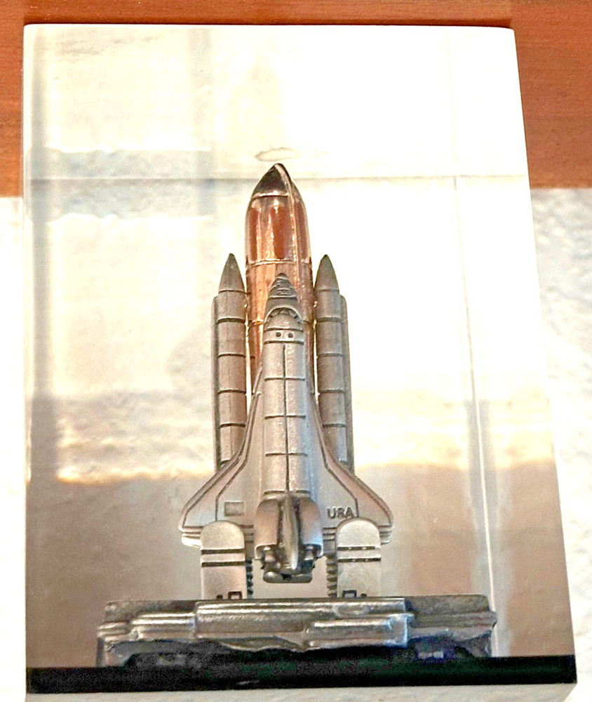 Space Shuttle Paperweight 2.5"x2"x3"