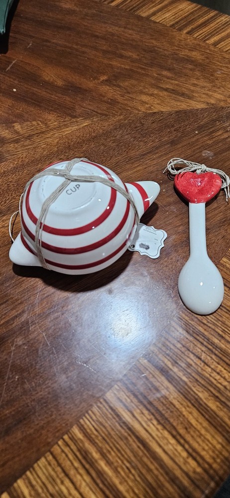 Mud Pie Valentines New Stackable (3) Measuring Cups Plus Bonus Spoon! Ceramic