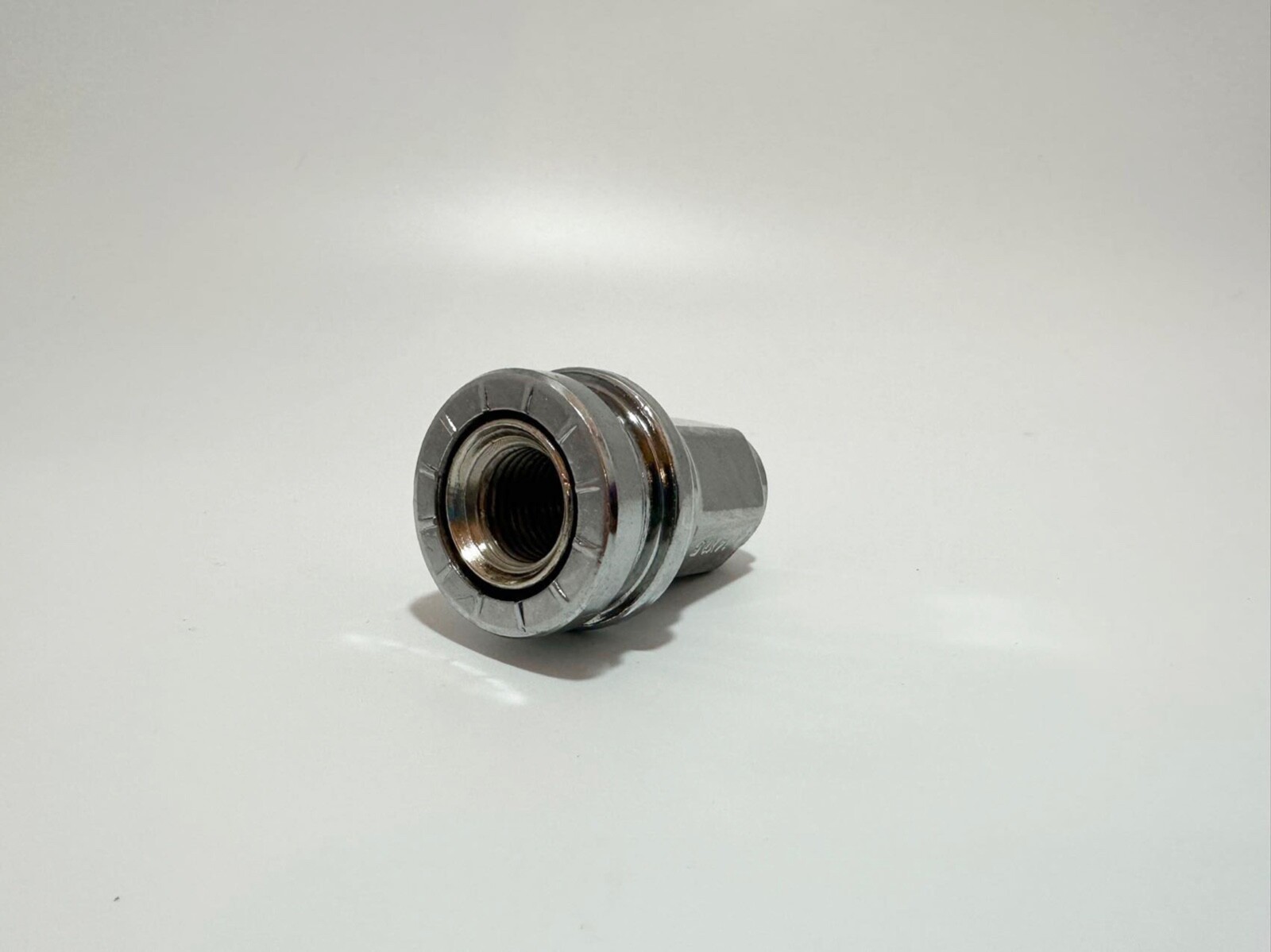 32 OEM Factory Lug Nuts 14x2.0 Flat Washer For Ford 99-02 F-250 F-350 Excursion